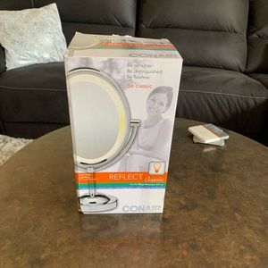 NWT Conair 7x/1x Magnification Lighted Mirror
